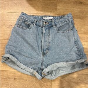 Zara Blue Jean Shorts High-Waisted Vintage Style, size small (4) like new